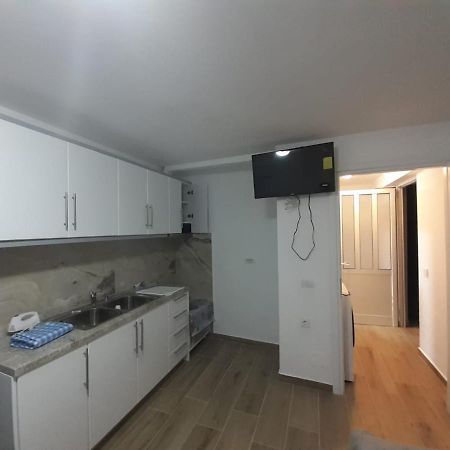 Lovely 1-Bedroom Apartment In Sarande Exterior photo